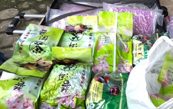 Sabu dan ekstasi yang ditemukan warga di sebuah koper di Jalan Lintas Sumatra (Jalinsum) pada Selasa (3/11) pukul 17.05 WIB. 