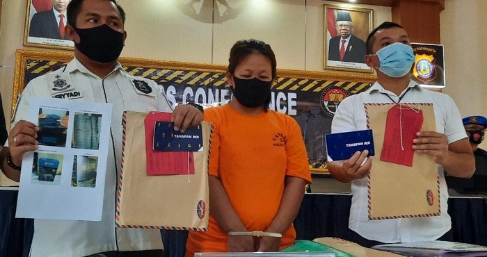 Polres Sleman merilis pelaku penggelapan uang perusahaan tekstil sebesar Rp 8,9 miliar, Selasa (22/12).