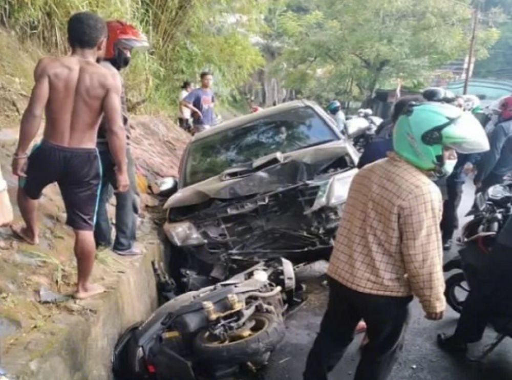 Kondisi kendaraan yang dikendarai korban dan pelaku usai insiden tabrakan.