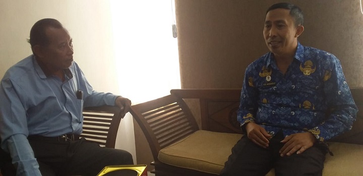 Inspektur III Asis Munandar, S. Sos, M.AP, saat ditemui reporter Surabaya Pagi Sumenep, R. Ainur Rahman di ruang kerjanya. SP/Ainur Rahman