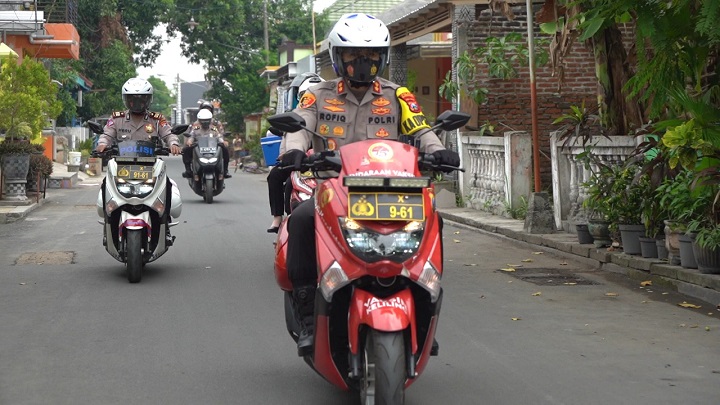 Kapolresta Mojokerto saat memimpin  vaksinasi lansia secara jemput bola. SP/Dwy AS