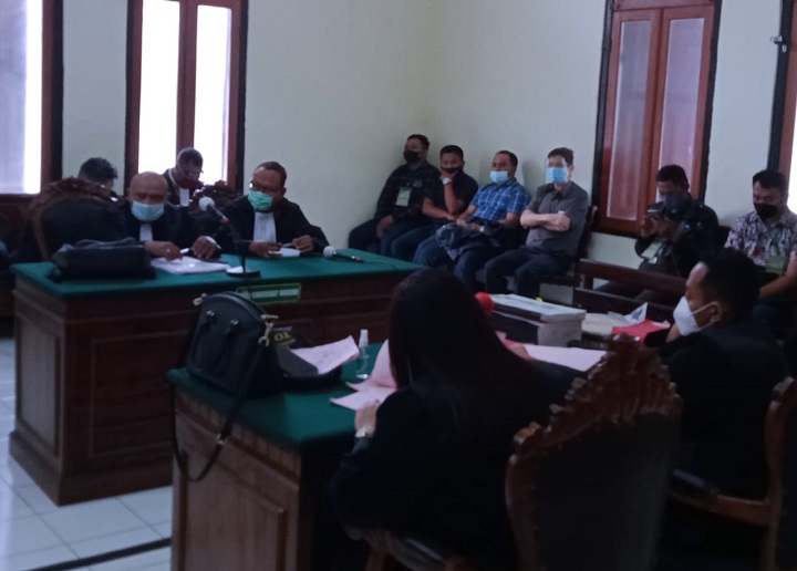 Terdakwa Kusnul Ulum, menjalani sidang di ruang Garuda 1 PN Surabaya, secara online. SP/Budi Mulyono