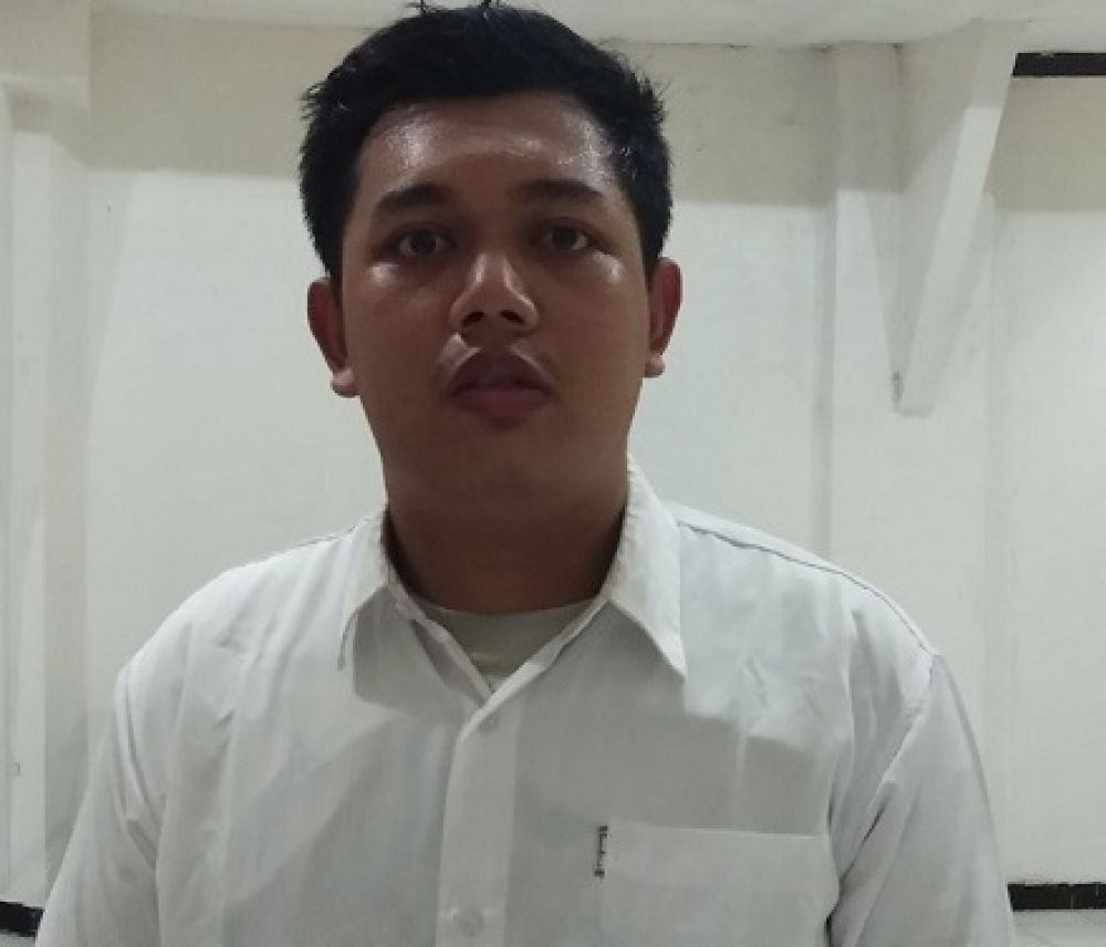 Tersangka Bayu Aji Setiawan saat diamankan polisi. SP/Septyan