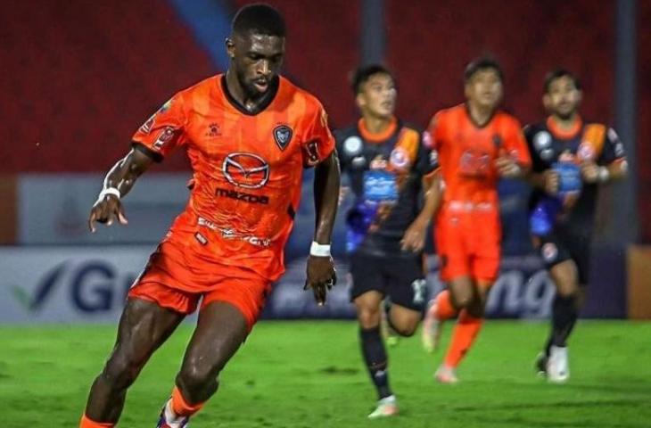 Kwabena Appiah saat berseragam Nakhon Ratchasima. (Instagram/@vppivh).