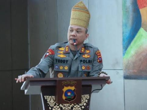 Irjen Teddy Minahasa Putra
