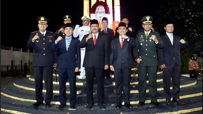 Wali Kota Pasuruan Saifullah Yusuf memimpin momen khidmat apel kehormatan dan renungan suci.