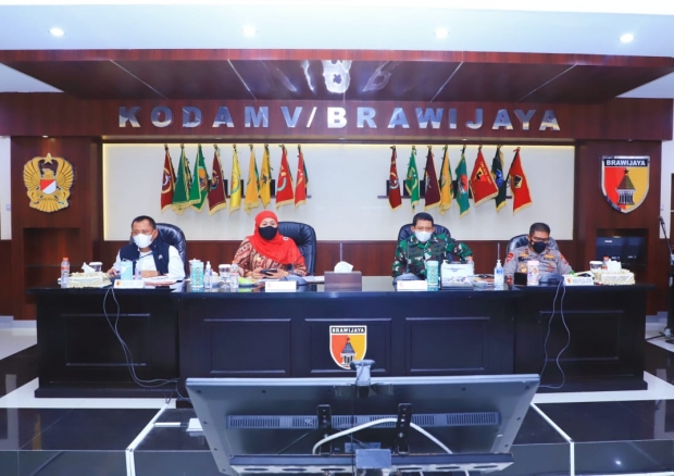Evaluasi dari jajaran Forkopimda Jatim itu dilaksanakan di Makodam V/Brawijaya, Rabu (2/6/2021). SP/KOMINFO JATIM