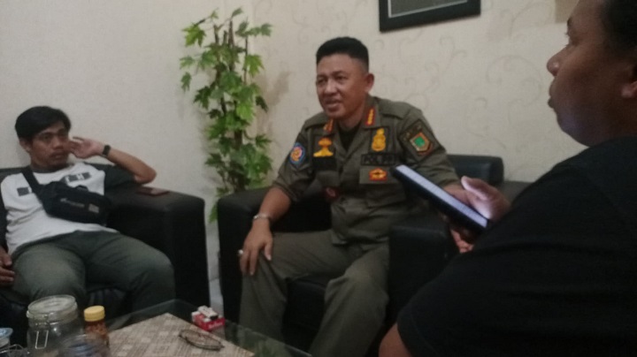 Kasatpol PP Kota Mojokerto, Modjari (tengah).