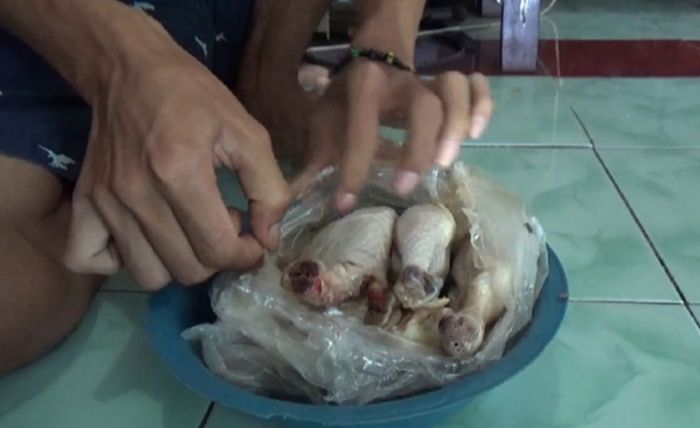 Daging ayam tak layak konsumsi dari program BPNT.