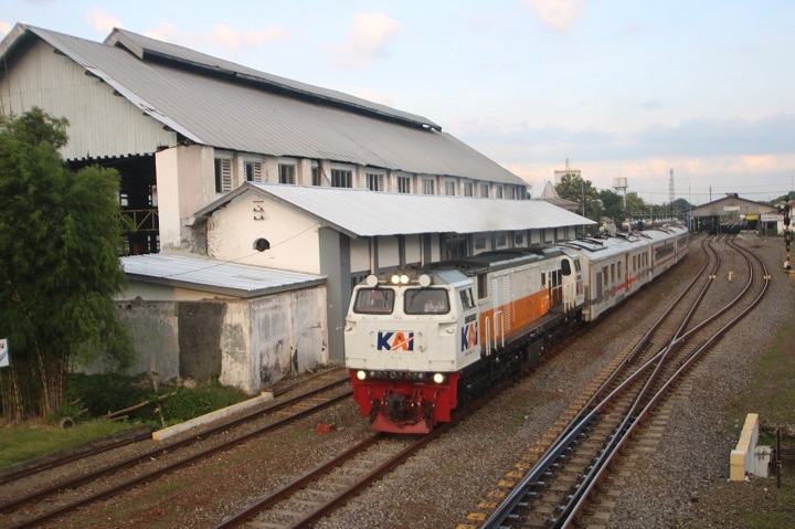 Kecepatan kereta api akan ditingkatkan mulai awal Juni. SP/Lestariono