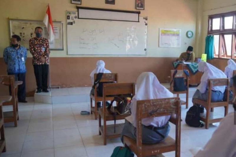 Suasasa uji coba pembelajaran tatap muka secara terbatas di SMA Negeri 2 Kota Madiun, Selasa, 18 Agustus 2020. SP/ JT