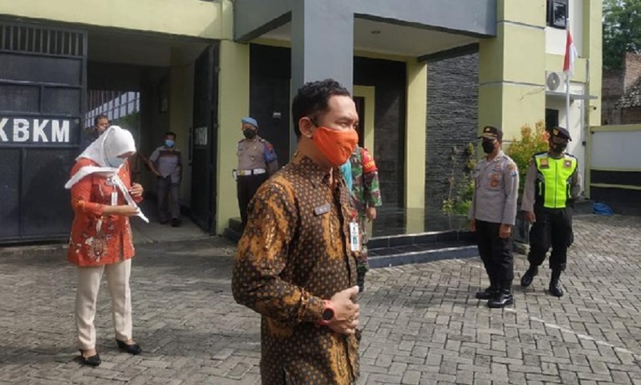 Satgas Covid-19 sidak ke sekolah yang masih melakukan tatap muka di tengah pandemi. SP/ DECOM