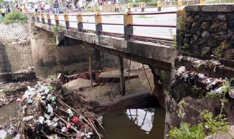 Jembatan Kedungasem Probolinggo yang akan diperbaiki. SP/ PBL