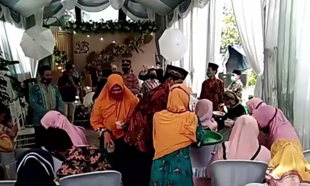 Resepsi yang dibubarkan di Wungu, Madiun karena menimbulkan kerumunan. SP/ JN