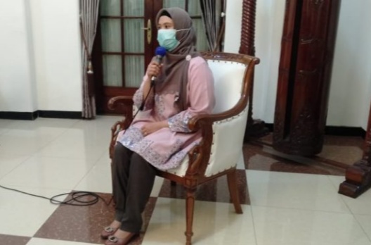 Neng Farit istri Bupati Lumang. SP/ Lim

 