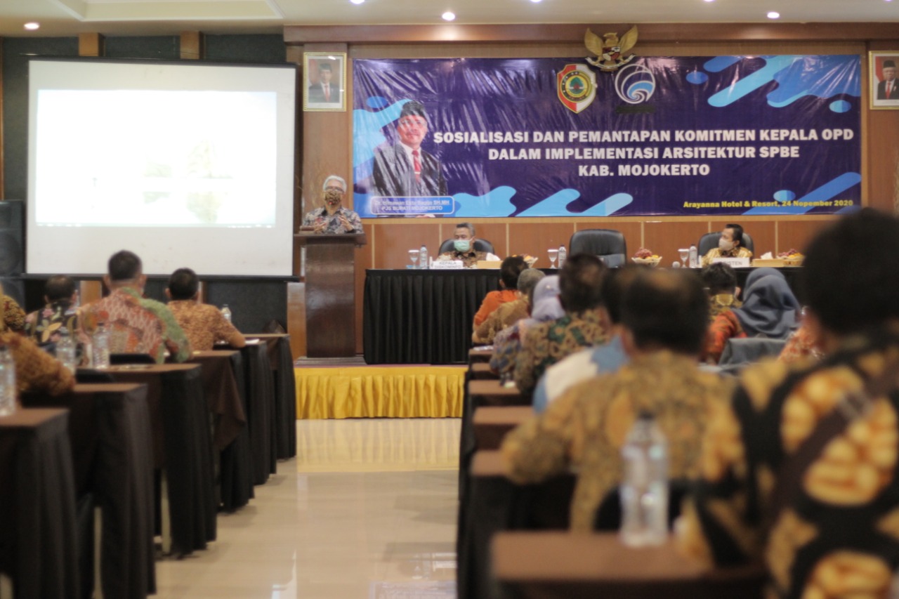 Sosialisasi dan Pemantapan Komitmen Kepala OPD dalam Implementasi Arsitektur Sistem Pemerintahan Berbasis Elektronik (SPBE) Kabupaten Mojokerto di Hotel Arayana, Trawas, Selasa (24/11) pagi. SP/ Agus Dwy S