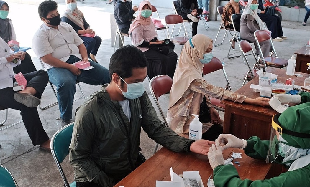  Peserta tes SKB CPNS Kota Kediri saat mengikuti rapid test gratis. SP/ L6