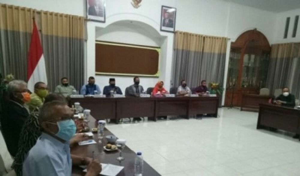 Rapat Satgas Covid-19 Kabupaten Lumajang. SP/ JT
