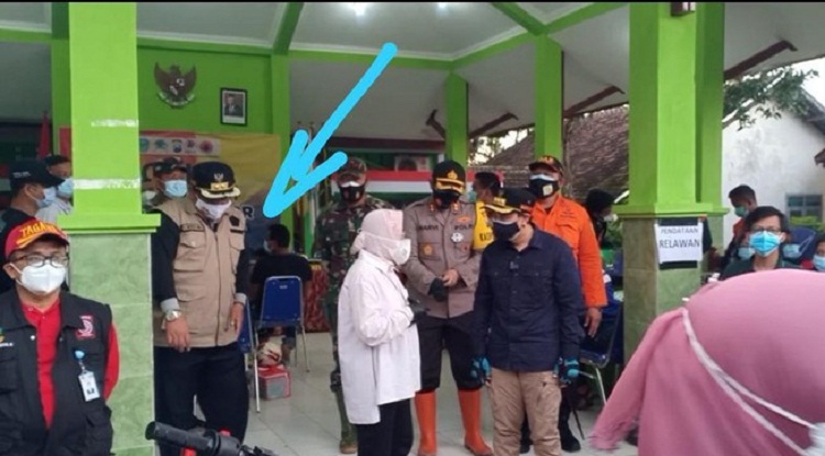 Wakil Bupati Nganjuk, Djunaidi Marhaen usai mengunjungi Lokasi Longsor di Nganjuk. SP/ DECOM