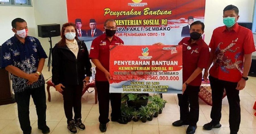 Bantuan berupa 12.700 paket sembako senilai Rp 2,5 milyar dari Kementerian Sosial RI. SP/ DECOM
