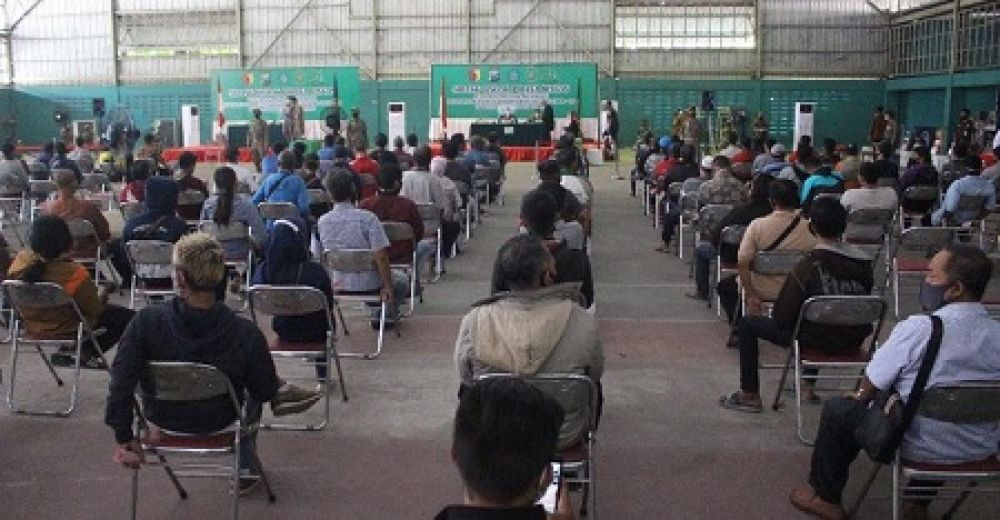 Suasana Sidang Tindak Pidana Ringan di GOR Sidoarjo, Kabupaten Sidoarjo, Jawa Timur, Kamis (24/09/2020). SP/ DECOM