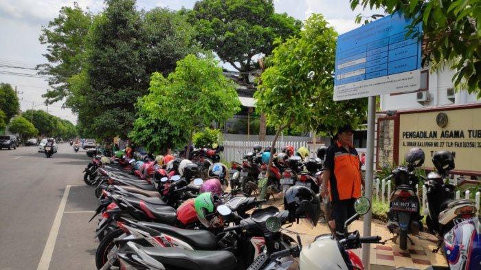 Suasana layanan parkir berlangganan di Kabupaten Tuban. SP/ BJ