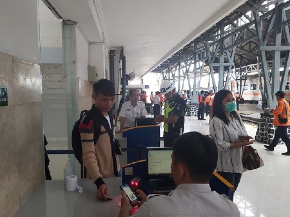 Suasana stasiun kereta api Blitar, tetap kedepankan Prokes. SP/ Hadi Lestariono