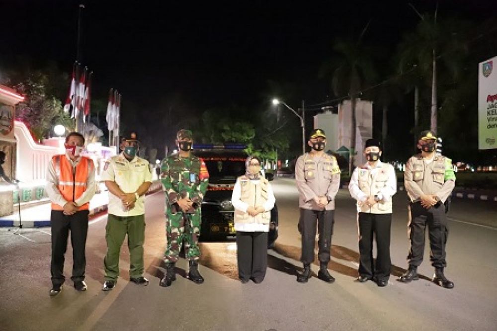 Bupati Jombang bersama forkopimda saat launching tim pemburu protokol kesehatan. SP/HMS