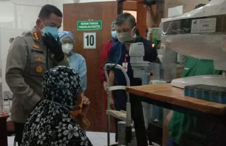 Pelaksanaan baksos operasi katarak dengan prokes Covid-19 di Kota Malang. SP/ DECOM