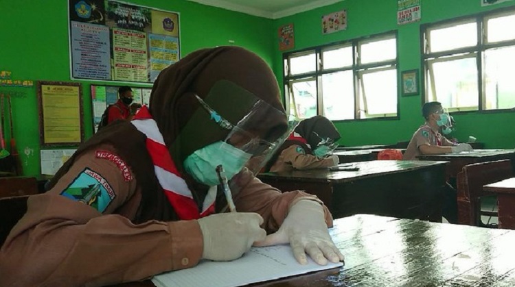 Suasana uji coba sekolah tatap muka di Trenggalek. SP/ DECOM