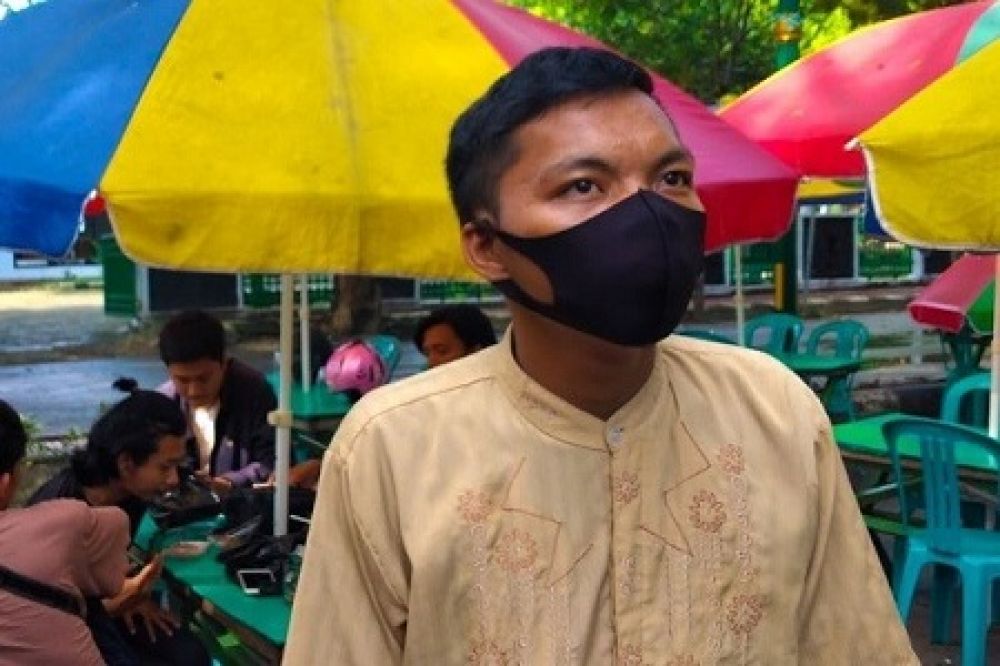 Masyarakat yang masih menggunakan masker scuba. SP/ JT