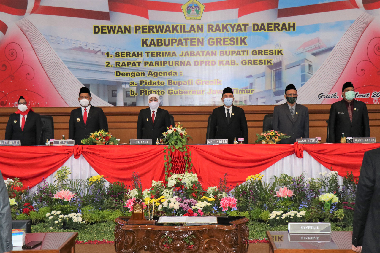 Suasana rapat paripurna DPRD Gresik dengan acara Sertijab Bupati Gresik yang dihadiri Gubernur Jatim Khofifah Indar Parawansa.SP/M.AIDID