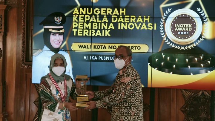 Penganugerahan Inotek Award 2021 yang dilaksanakan di Pendopo Sabha Mandala Kridha Tama, Rumah Rakyat, Kamis (2/12/2021) sore. SP/Dwy AS