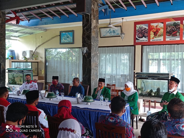 Acara silaturahmi anggota Komisi-3 DPRD Kabupaten Pasuruan di salah satu resto di Kabupaten Pasuruan, Rabu (27/01/21).  SP/Dir