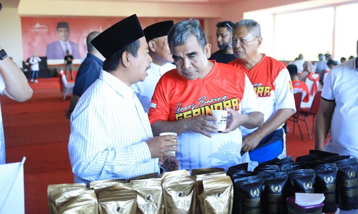 Sekjen DPP Partai Gerindra Ahmad Muzani bertemu petani Di Jember, Jumat 2/9/2022. SP/Riko Abdiono