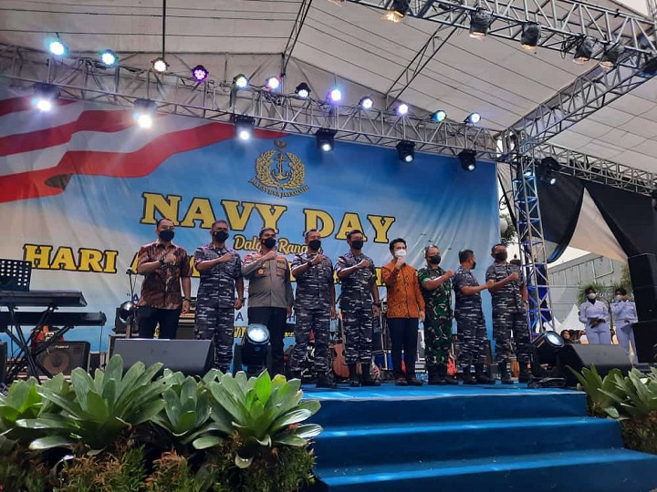 “NAVY DAY” di Sepanjang Jalan Tunjungan Surabaya. SP/Bayu