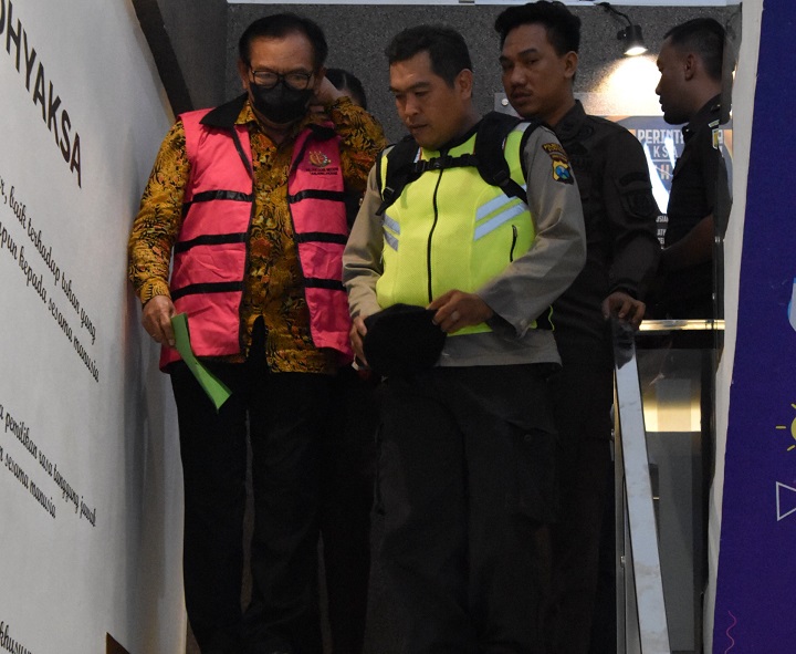 MH yang merupakan Kepala Cabang PT Prinus ditahan Kejari Tanjung Perak. SP/Budi Mulyono