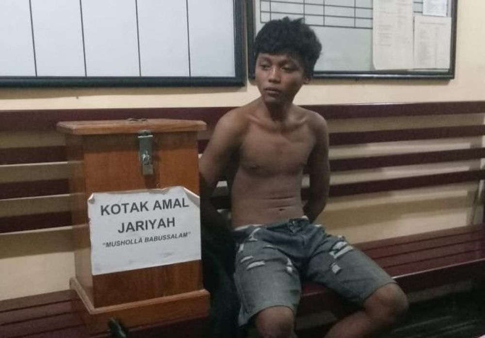 Pelaku dan kotak amal yang dicurinya.SP/ist