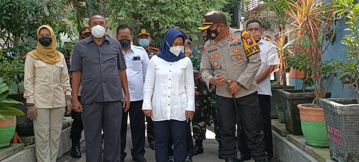 Jajaran Forkopimda Kota Mojokerto meninjau Kampung Tangguh Semeru di Kelurahan Wates. SP/Dwy Agus Susanti