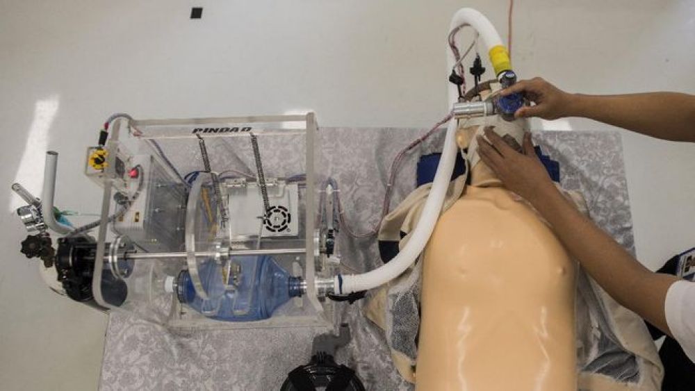 Ilustrasi. Ventilator alat bantu pernapasan disiapkan untuk pasien Covid-19. SP/CNN
