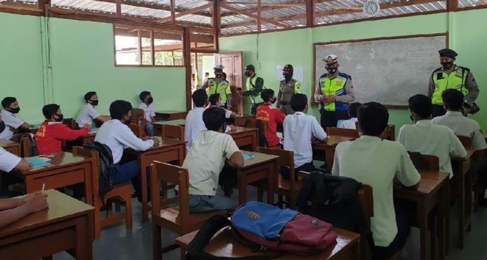 Belajar tatap muka di Blitar sesuai dengan protokol Kesehatan. SP/ DECOM