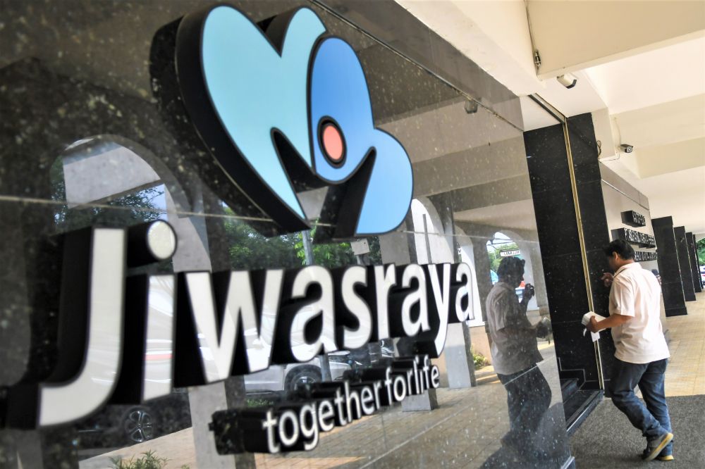 Pegawai PT Merpati Nusantara Airlines (MNA) melakukan aksi unjuk ras