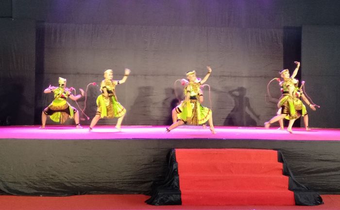 Para peserta Festival Jaranan Turonggo Yakso saat tampil di GOR SMAN 1 Trenggalek.