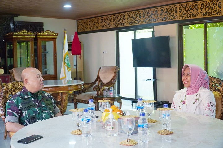 Ketua Tim Pusterad, Kolonel ARH. Fachruddin Usuluddin, SE, M.Han, saat menggelar silaturrahmi dengan Forkopimda dan Tokoh Masyarakat di Rumah Dinas Wali Kota Mojokerto, Rabu (5/7/2023) pagi. SP/Dwy AS