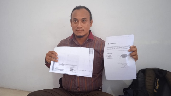  Ihya Ulumiddin, SH selaku Kuasa Hukum ahli waris dari Suciwati debitur Bank Bukopin Cabang Jember yang telah meninggal dunia, saat jumpa pers Senin (26/4) . SP/Dik