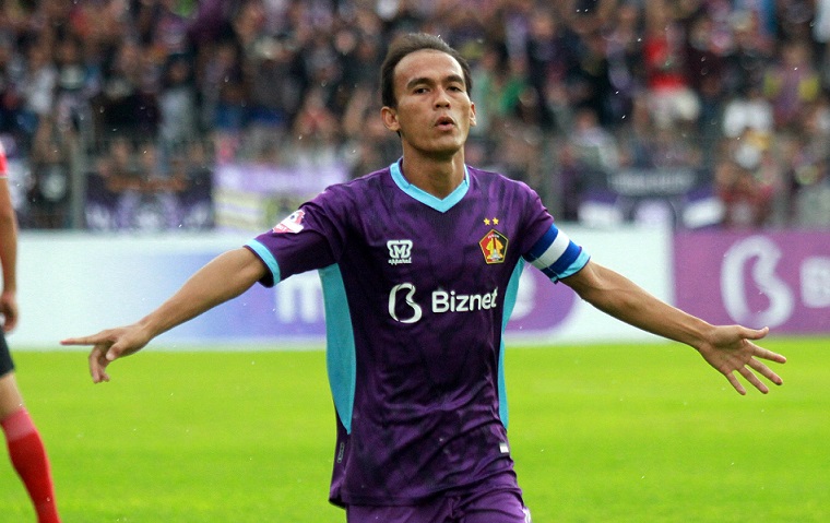 Pemain Persik Kediri Faris Aditama.