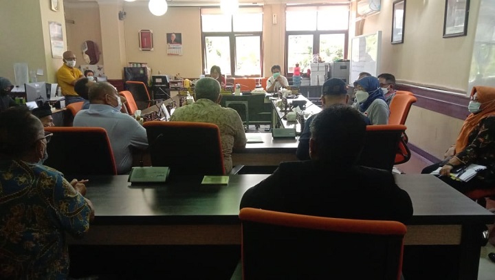 Mediasi atau hearing kedua Komisi A DPRD Kota Surabaya antara ahli waris lahan rumah pompa Semampir, Keputih dengan Pemkot Surabaya. SP/Al Qomar