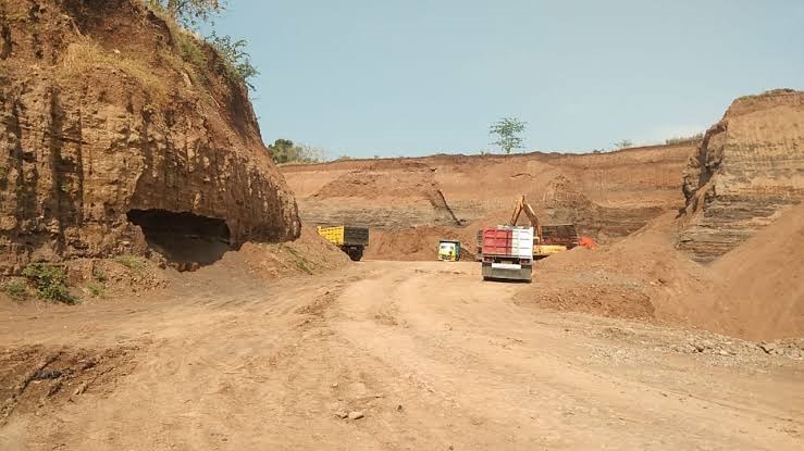 Salah satu tambang pasir yang ada di Pasuruan, desa Linggo, kecamatan kejayan.