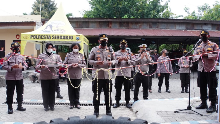 Peresmian Posko Siaga Vaksin 24 Jam di Polsek Krian dan Polsek Tanggulangin. SP/Her