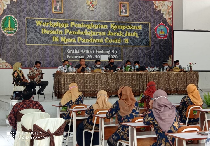 Workshop Peningkatan Kompetensi Desain Pembelajaran Jarak Jauh,  di Masa Pandemi Covid-19  di aula gedung-8 SMPN-8 Kota Pasuruan, Kamis (14/01/21).